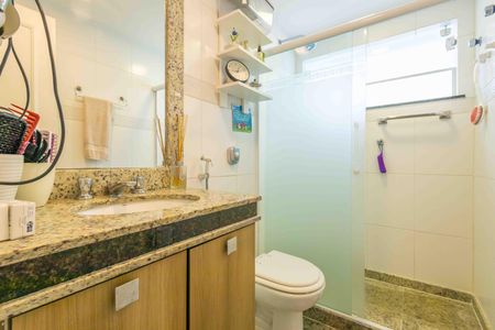 Casa de condomínio à venda com 354m², 4 quartos e 4 vagasBanheiro 2 da suíte 1