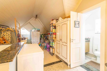 Casa de condomínio à venda com 354m², 4 quartos e 4 vagasSótão