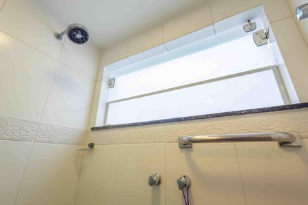 Casa de condomínio à venda com 354m², 4 quartos e 4 vagasBanheiro 2 da suíte 1