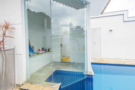 Casa de condomínio à venda com 354m², 4 quartos e 4 vagasÁrea externa