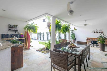 Casa de condomínio à venda com 354m², 4 quartos e 4 vagasÁrea externa