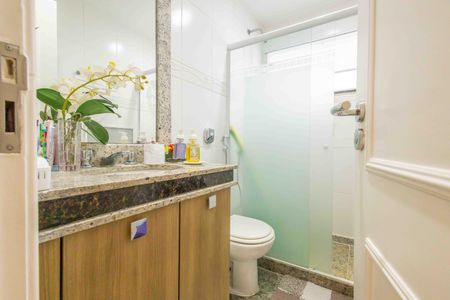 Casa de condomínio à venda com 354m², 4 quartos e 4 vagasBanheiro da Suíte 2