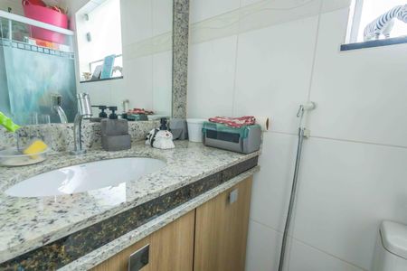 Casa de condomínio à venda com 354m², 4 quartos e 4 vagasBanheiro social