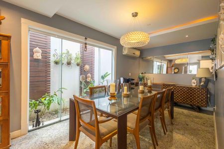 Casa de condomínio à venda com 354m², 4 quartos e 4 vagasSala