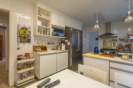 Casa de condomínio à venda com 354m², 4 quartos e 4 vagasCozinha