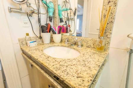 Casa de condomínio à venda com 354m², 4 quartos e 4 vagasBanheiro 2 da suíte 1