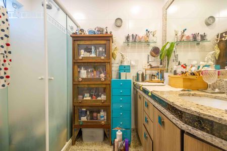 Casa de condomínio à venda com 354m², 4 quartos e 4 vagasBanheiro 1 da Suíte 1