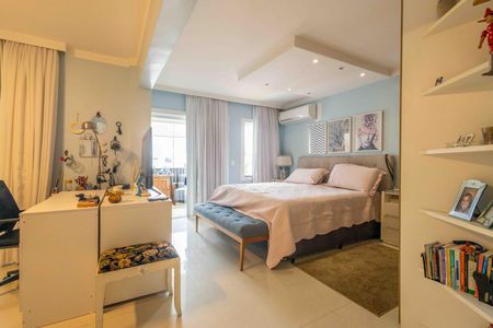 Casa de condomínio à venda com 354m², 4 quartos e 4 vagasSuíte 1