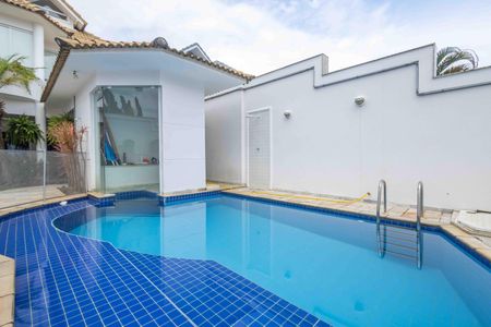 Casa de condomínio à venda com 354m², 4 quartos e 4 vagasÁrea externa