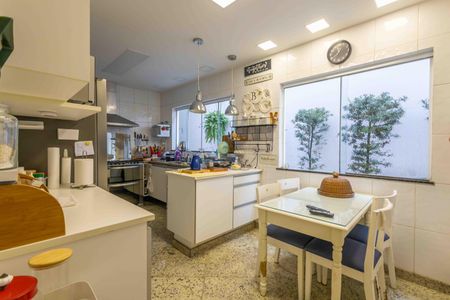 Casa de condomínio à venda com 354m², 4 quartos e 4 vagasCozinha