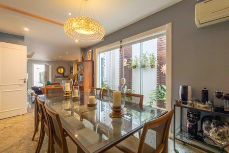 Casa de condomínio à venda com 354m², 4 quartos e 4 vagasSala