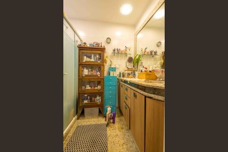 Casa de condomínio à venda com 354m², 4 quartos e 4 vagasBanheiro 1 da Suíte 1