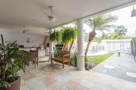 Casa de condomínio à venda com 354m², 4 quartos e 4 vagasÁrea externa