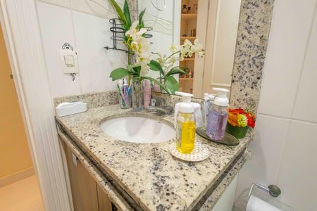 Casa de condomínio à venda com 354m², 4 quartos e 4 vagasBanheiro da Suíte 2