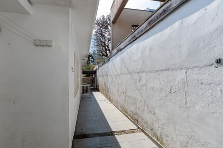 Casa para alugar com 255m², 3 quartos e 2 vagasCorredor Lateral