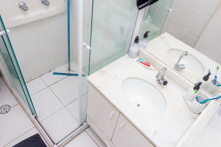 Banheiro de apartamento para alugar com 3 quartos, 72m² em Jardim Sabara, São Paulo