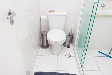 Banheiro de apartamento para alugar com 3 quartos, 72m² em Jardim Sabara, São Paulo