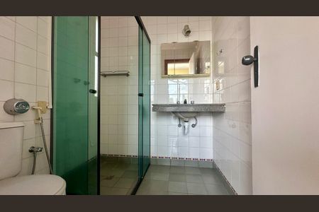 Apartamento à venda com 120m², 2 quartos e 2 vagas Apartamento à venda com 120m², 2 quartos e 2 vagasBanheiro