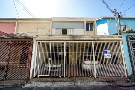 Casa para alugar com 180m², 3 quartos e 2 vagas Casa para alugar com 180m², 3 quartos e 2 vagasFachada