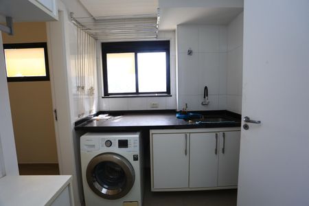 Apartamento para alugar com 305m², 4 quartos e 3 vagas Apartamento para alugar com 305m², 4 quartos e 3 vagasÁrea de Serviço