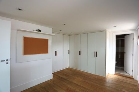 Apartamento para alugar com 305m², 4 quartos e 3 vagas Apartamento para alugar com 305m², 4 quartos e 3 vagasSuíte 1