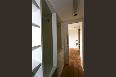 Apartamento para alugar com 305m², 4 quartos e 3 vagas Apartamento para alugar com 305m², 4 quartos e 3 vagasCloset da suíte 2