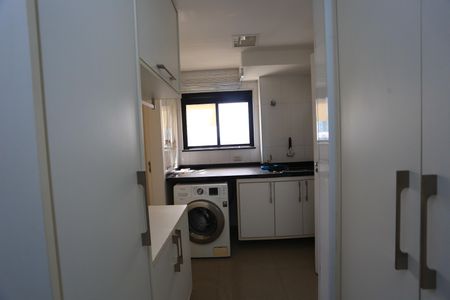 Apartamento para alugar com 305m², 4 quartos e 3 vagas Apartamento para alugar com 305m², 4 quartos e 3 vagasÁrea de Serviço