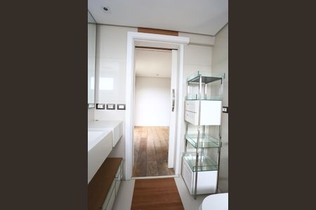 Apartamento para alugar com 305m², 4 quartos e 3 vagas Apartamento para alugar com 305m², 4 quartos e 3 vagasBanheiro da Suíte 2