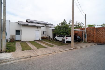 Casa de condomínio para alugar com 160m², 4 quartos e 4 vagasFachada