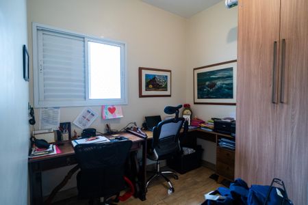 Casa de condomínio para alugar com 160m², 4 quartos e 4 vagasEscritório