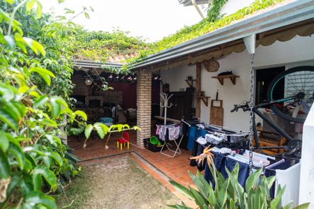 Casa de condomínio para alugar com 160m², 4 quartos e 4 vagasQuintal