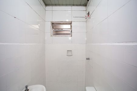 Banheiro Social de casa para alugar com 1 quarto, 50m² em Canhema, Diadema