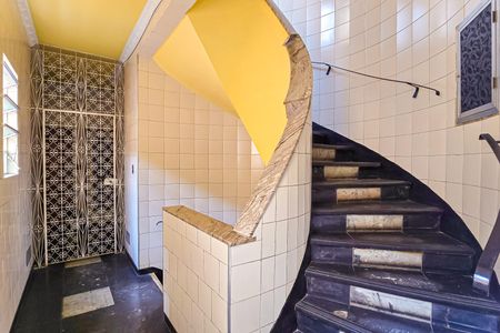 Apartamento para alugar com 100m², 2 quartos e sem vagaEscada