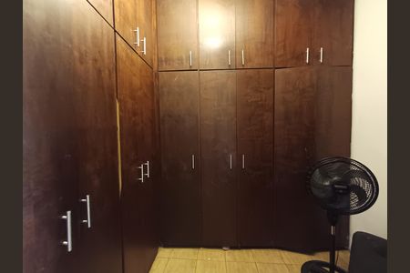 Closet da Suíte 2 de casa à venda com 5 quartos, 420m² em Planalto Paulista, São Paulo