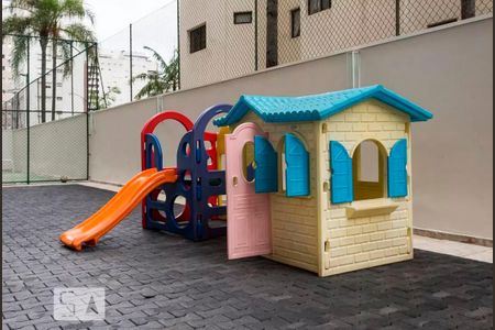 Apartamento à venda com 190m², 3 quartos e 2 vagas Apartamento à venda com 190m², 3 quartos e 2 vagasÁrea comum - Playground