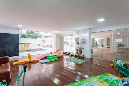 Apartamento à venda com 190m², 3 quartos e 2 vagas Apartamento à venda com 190m², 3 quartos e 2 vagasBrinquedoteca