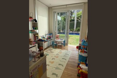 Quarto de casa à venda com 4 quartos, 900m² em Jardim Guedala, São Paulo