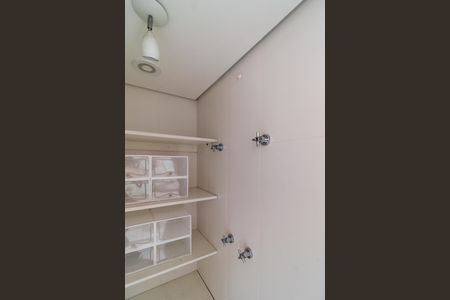 Apartamento à venda com 128m², 3 quartos e 3 vagas Apartamento à venda com 128m², 3 quartos e 3 vagasDespensa