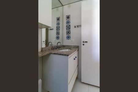 Apartamento à venda com 128m², 3 quartos e 3 vagas Apartamento à venda com 128m², 3 quartos e 3 vagasBanheiro da Suíte 2