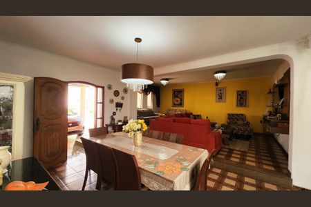 Casa à venda com 468m², 3 quartos e 4 vagasSala