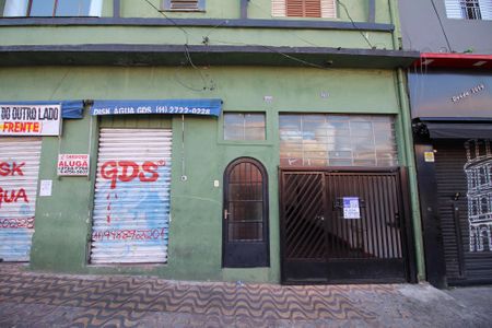 Casa à venda com 500m², 2 quartos e 2 vagas Casa à venda com 500m², 2 quartos e 2 vagasFachada