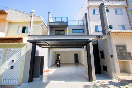Casa à venda com 229m², 3 quartos e 3 vagasFachada