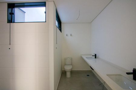 Casa à venda com 229m², 3 quartos e 3 vagasBanheiro do quarto 3