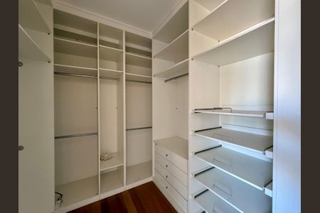 Apartamento à venda com 138m², 3 quartos e 2 vagasCloset Suíte 1