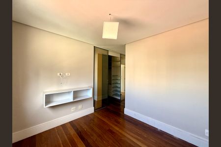 Apartamento à venda com 138m², 3 quartos e 2 vagasSuíte 1