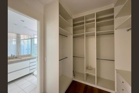 Apartamento à venda com 138m², 3 quartos e 2 vagasCloset Suíte 1