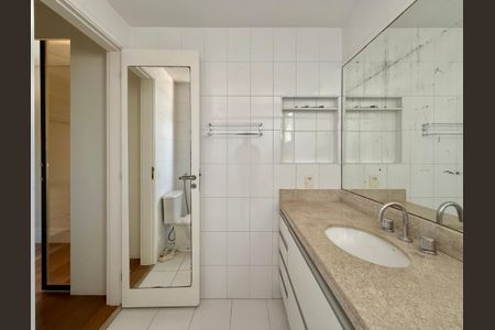 Apartamento à venda com 138m², 3 quartos e 2 vagasBanheiro Suíte 1