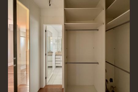 Apartamento à venda com 138m², 3 quartos e 2 vagasCloset Suíte 1