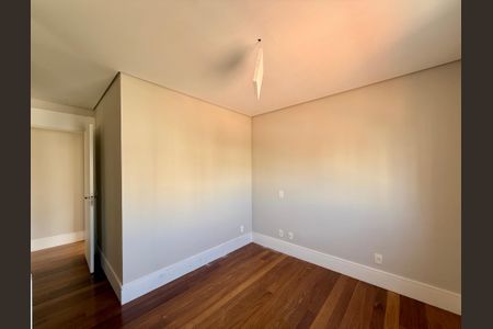 Apartamento à venda com 138m², 3 quartos e 2 vagasSuíte 1