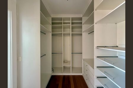 Apartamento à venda com 138m², 3 quartos e 2 vagasCloset Suíte 1